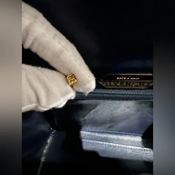 🧿💙 Givenchy Top handle handbag 🧿💙 - Picture 17 of 17